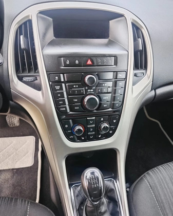 Opel Astra cena 16900 przebieg: 258000, rok produkcji 2011 z Sieradz małe 277